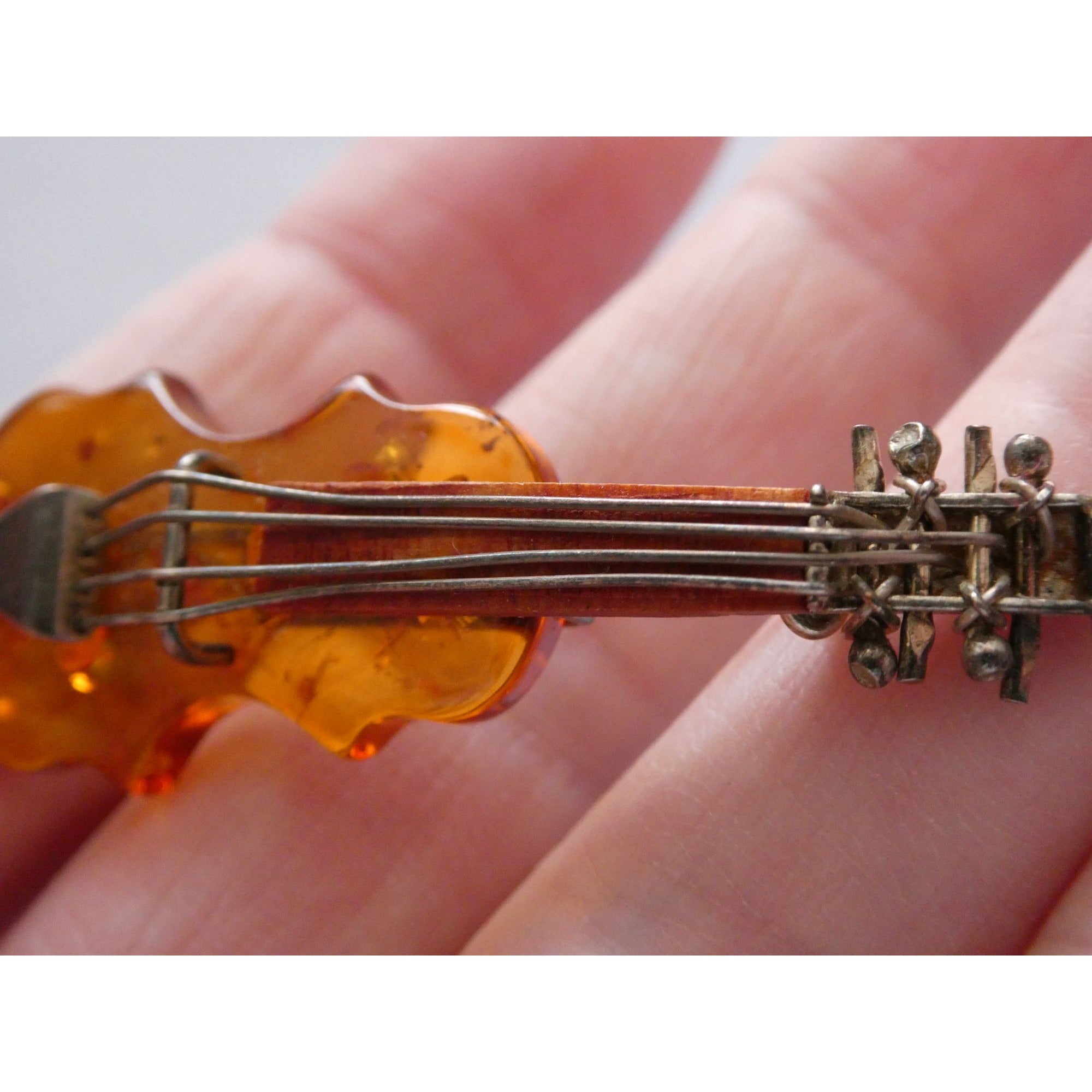 Vintage Polish Sterling Silver Carved Baltic Amber Violin Pin Brooch 6.4g 55mm