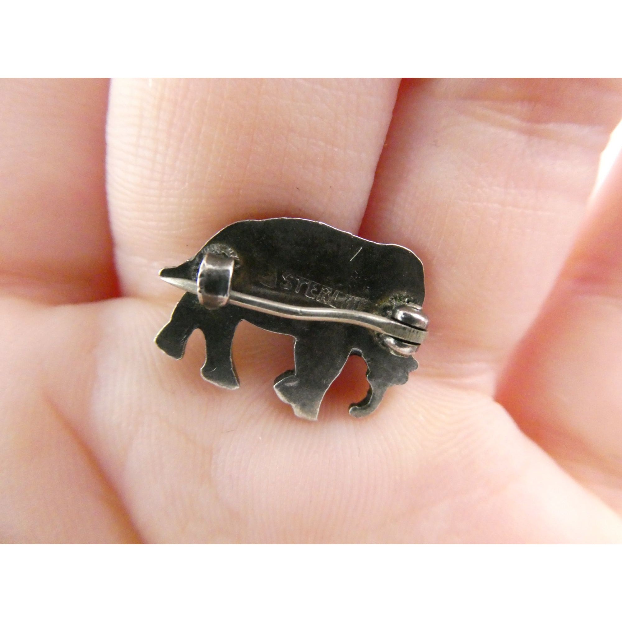 Vintage Mini 1920s Elephant Enamel Sterling Silver Pin Red Eye Brooch 2.5g 18mm