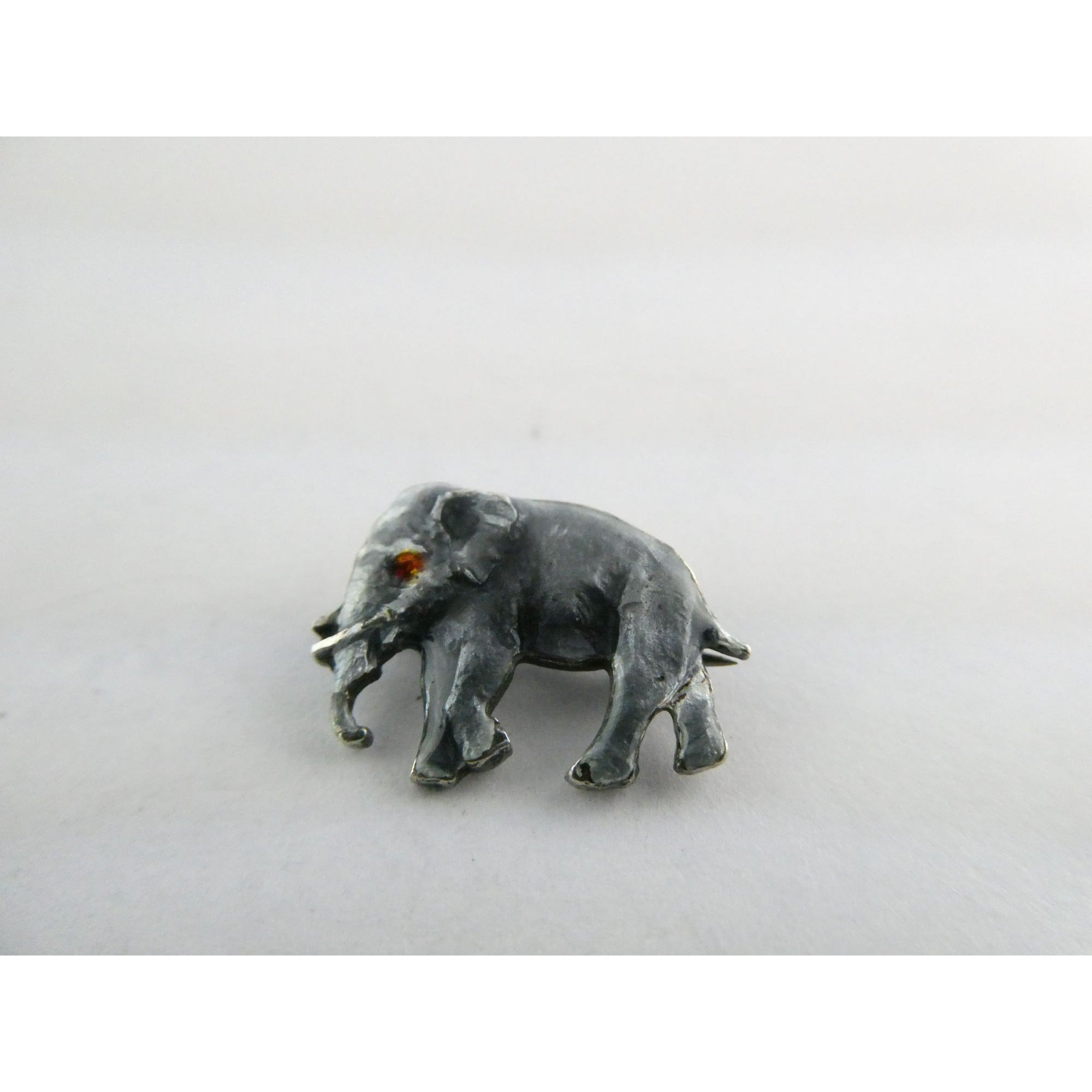 Vintage Mini 1920s Elephant Enamel Sterling Silver Pin Red Eye Brooch 2.5g 18mm