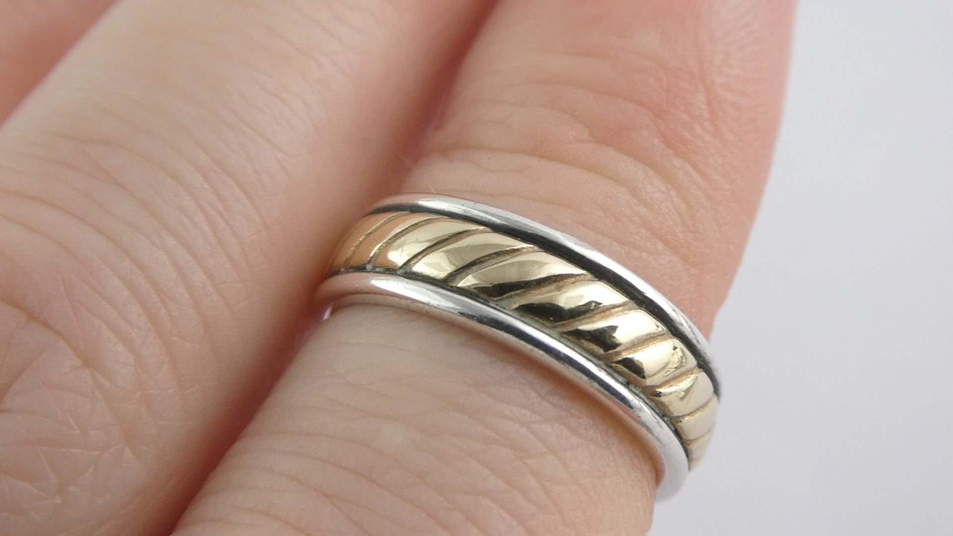 James Avery Fluted Band 14k Gold and Sterling Silver Ring Size 5 Weighs 5.5g