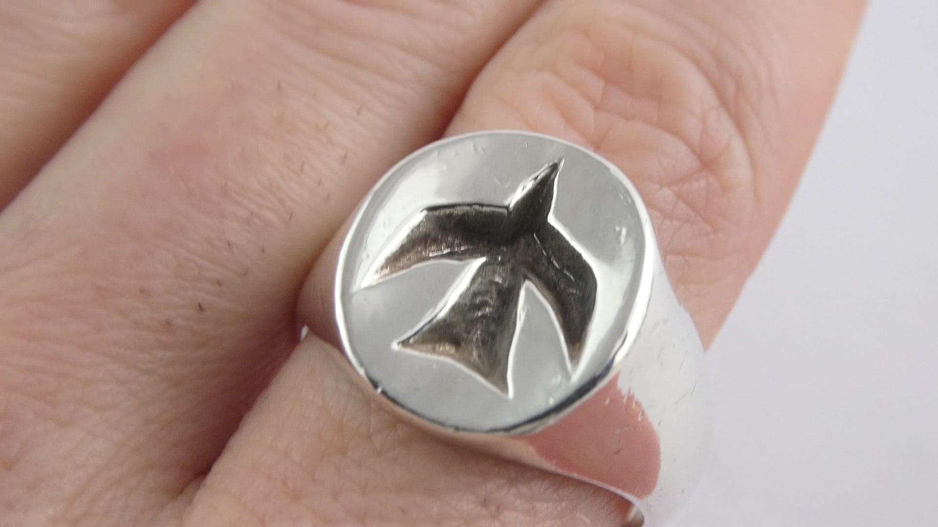James Avery Descending Dove Concave Center Ring Size 12 Weighs 17g RETIRED Motif