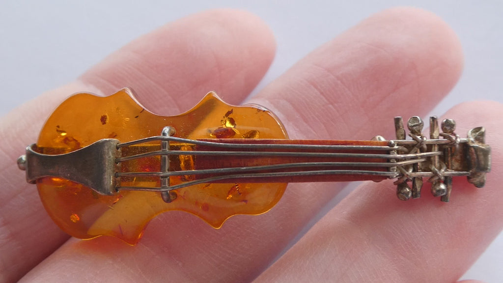 Vintage Polish Sterling Silver Carved Baltic Amber Violin Pin Brooch 6.4g 55mm