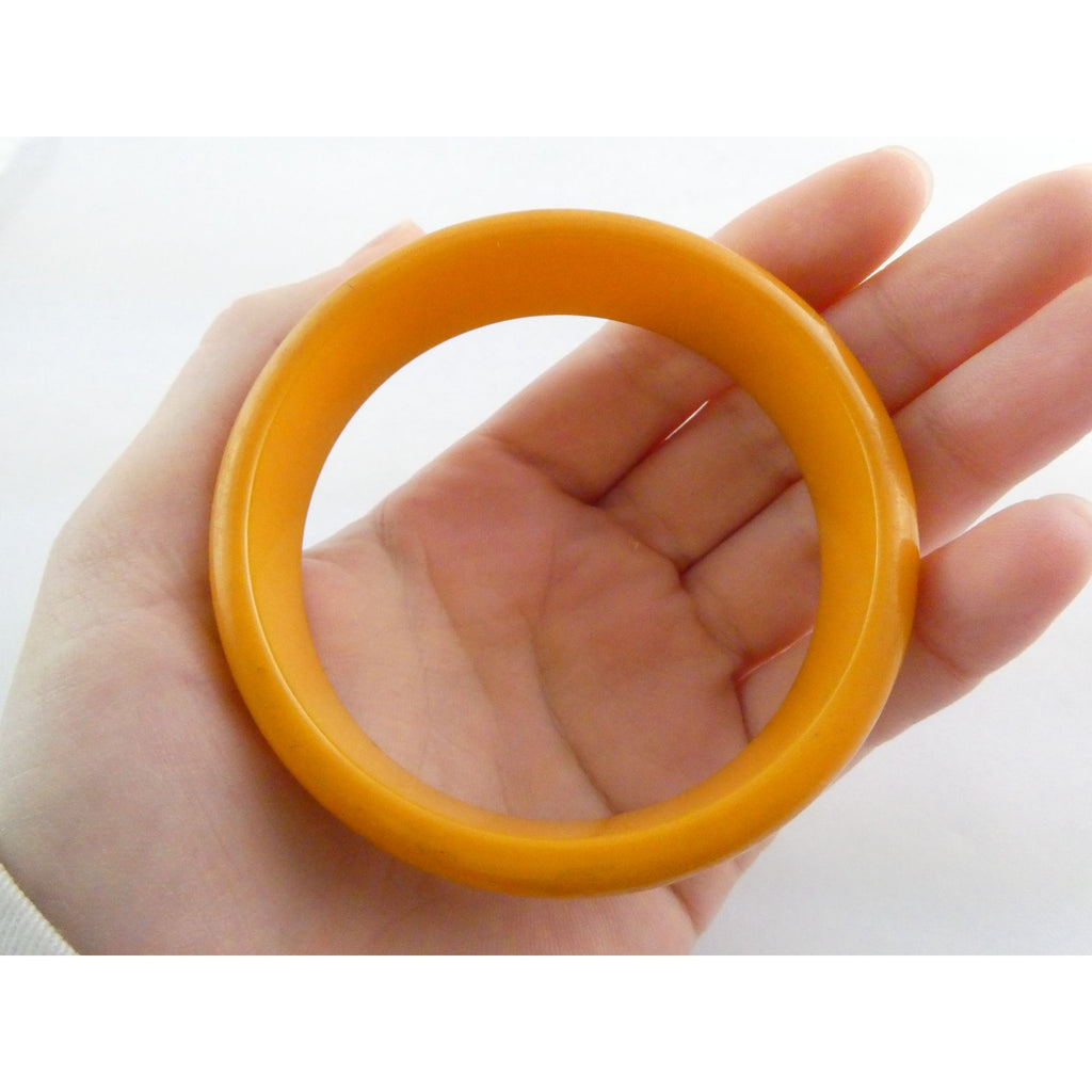 Vintage Bakelite Bangle Bracelet Bright Orange 8 Inches 29.3 Grams Weight