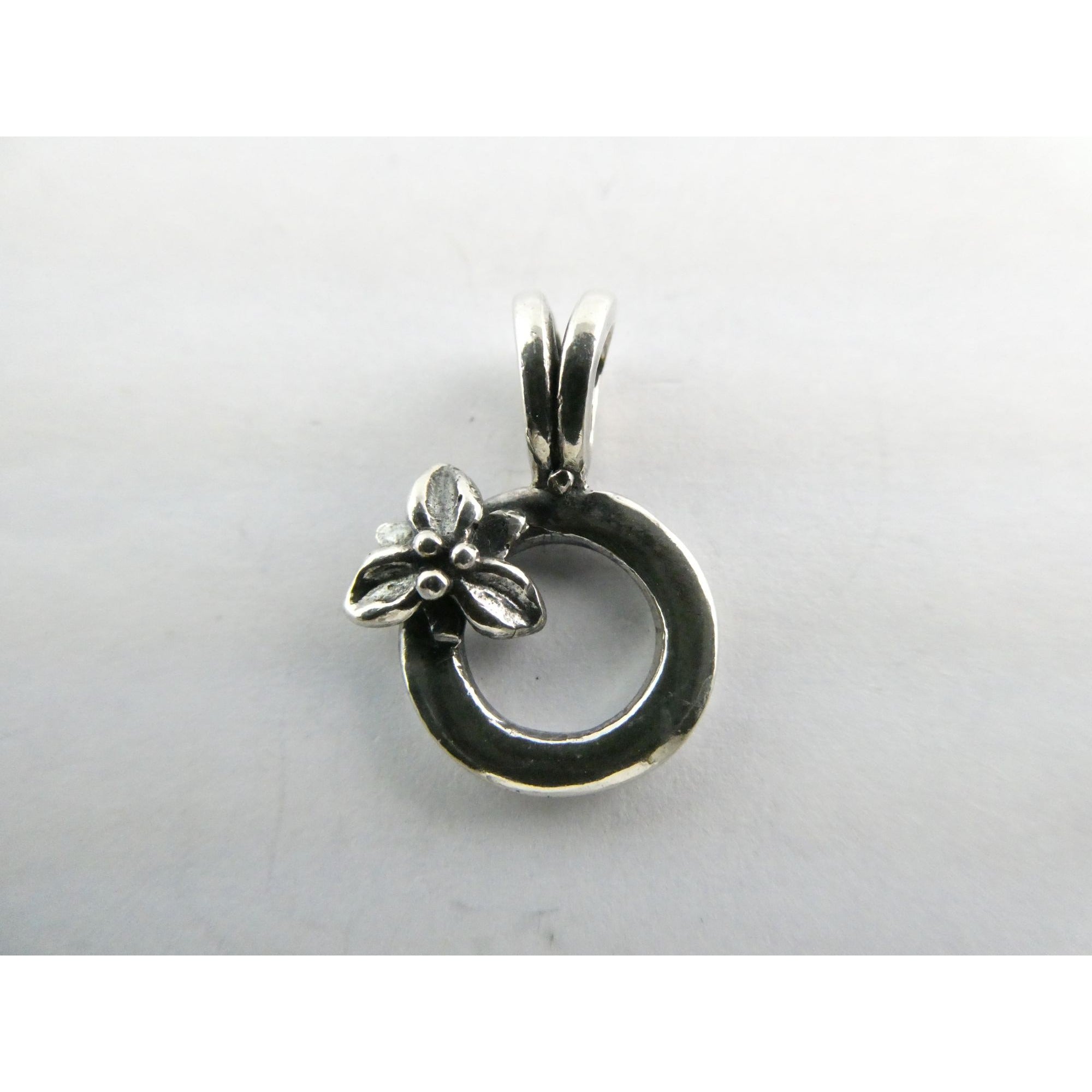 Sterling Silver Flower on Circle Pendant 2g Weight 19mm Length