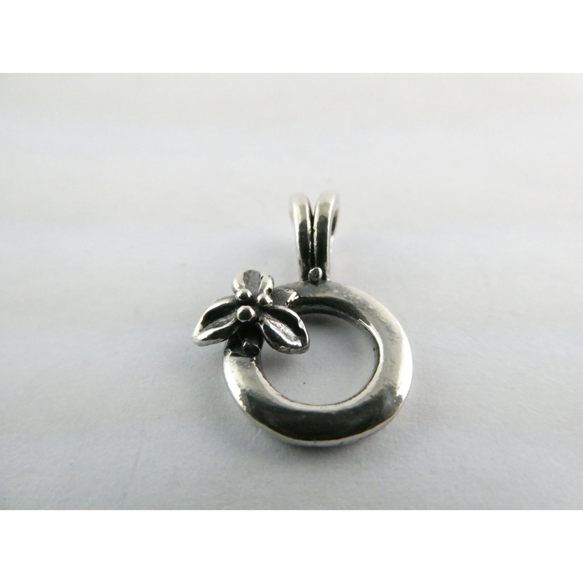 Sterling Silver Flower on Circle Pendant 2g Weight 19mm Length