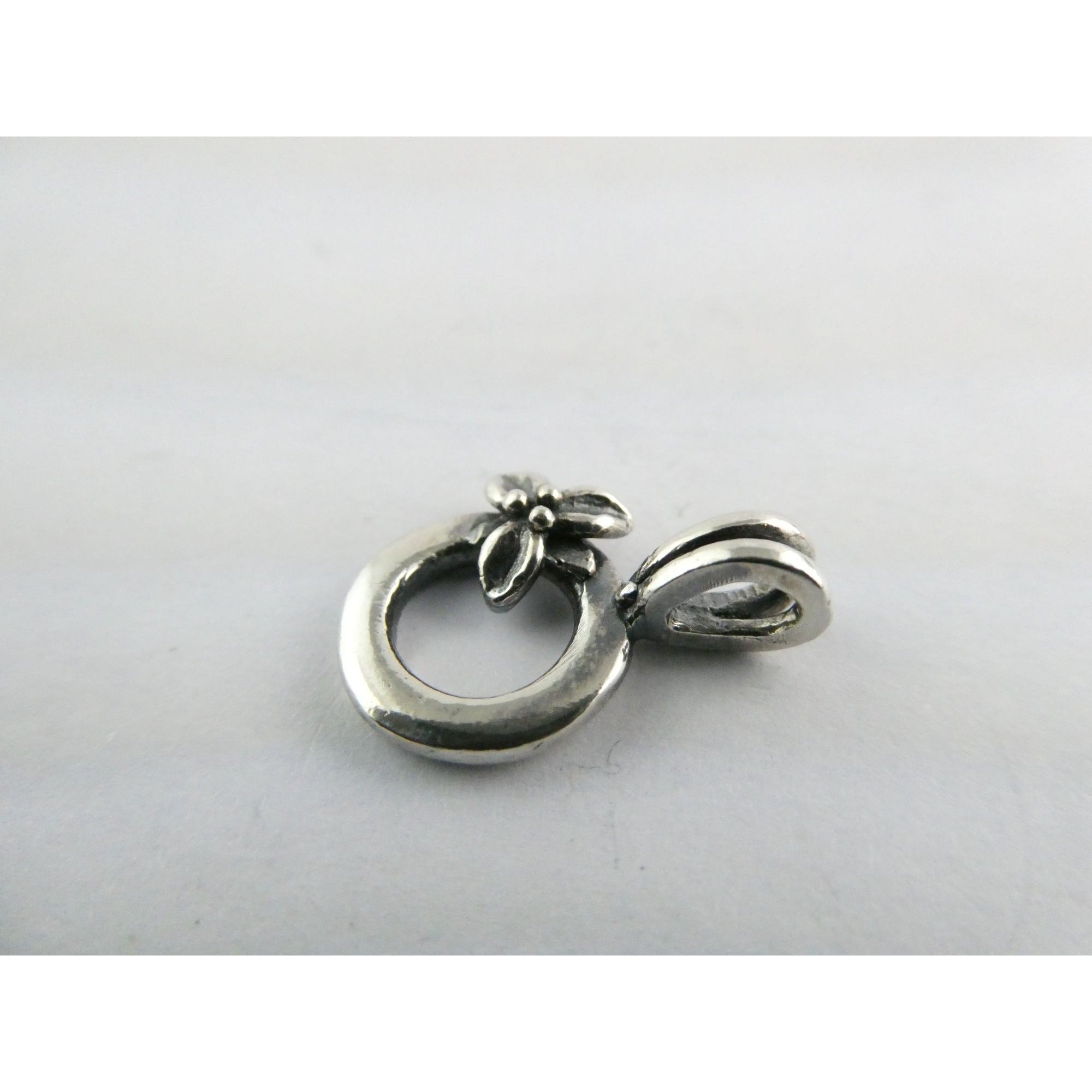 Sterling Silver Flower on Circle Pendant 2g Weight 19mm Length