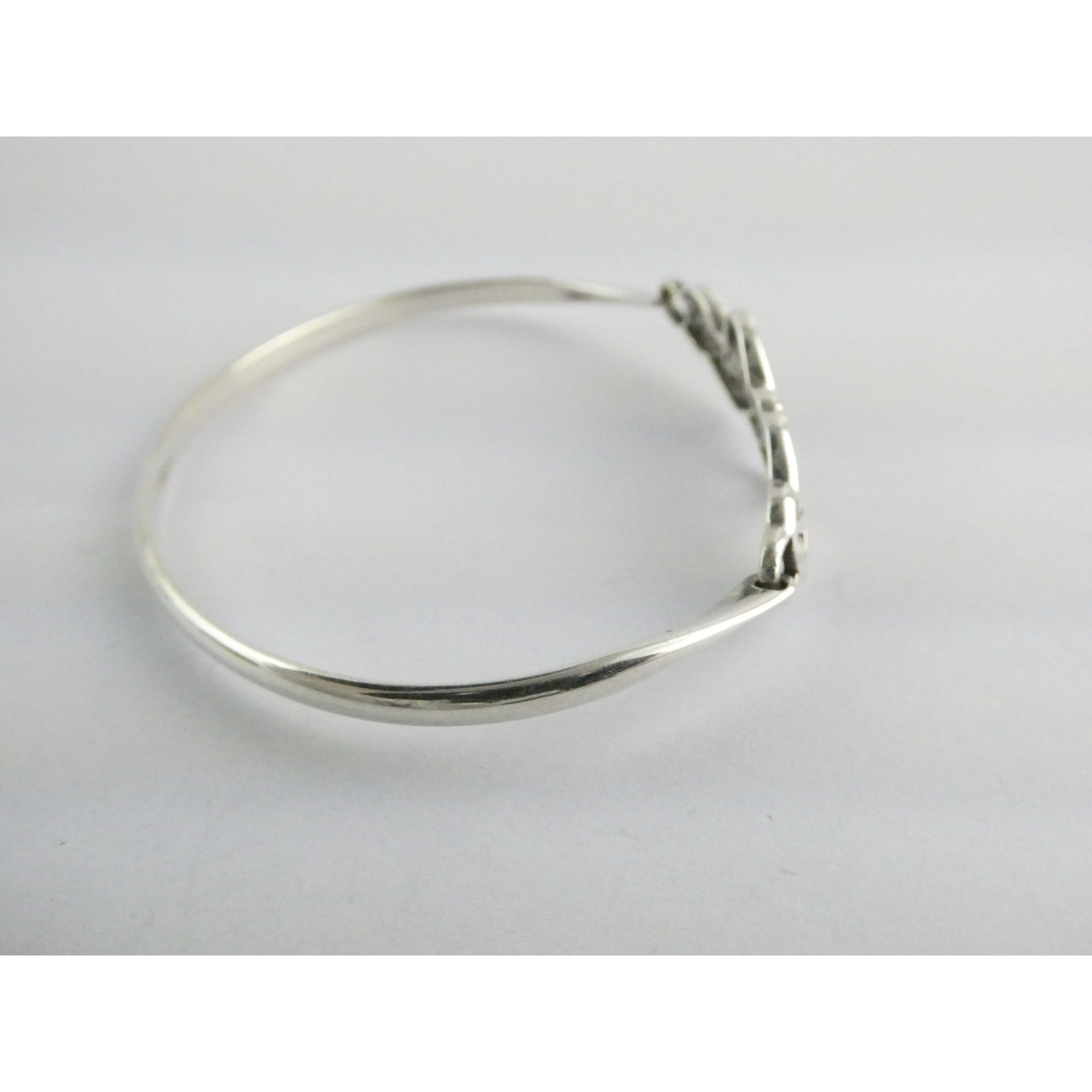 K&SH Ireland Sterling Silver Celtic Knot Bangle Bracelet 7.25 Inches 9.6g 925