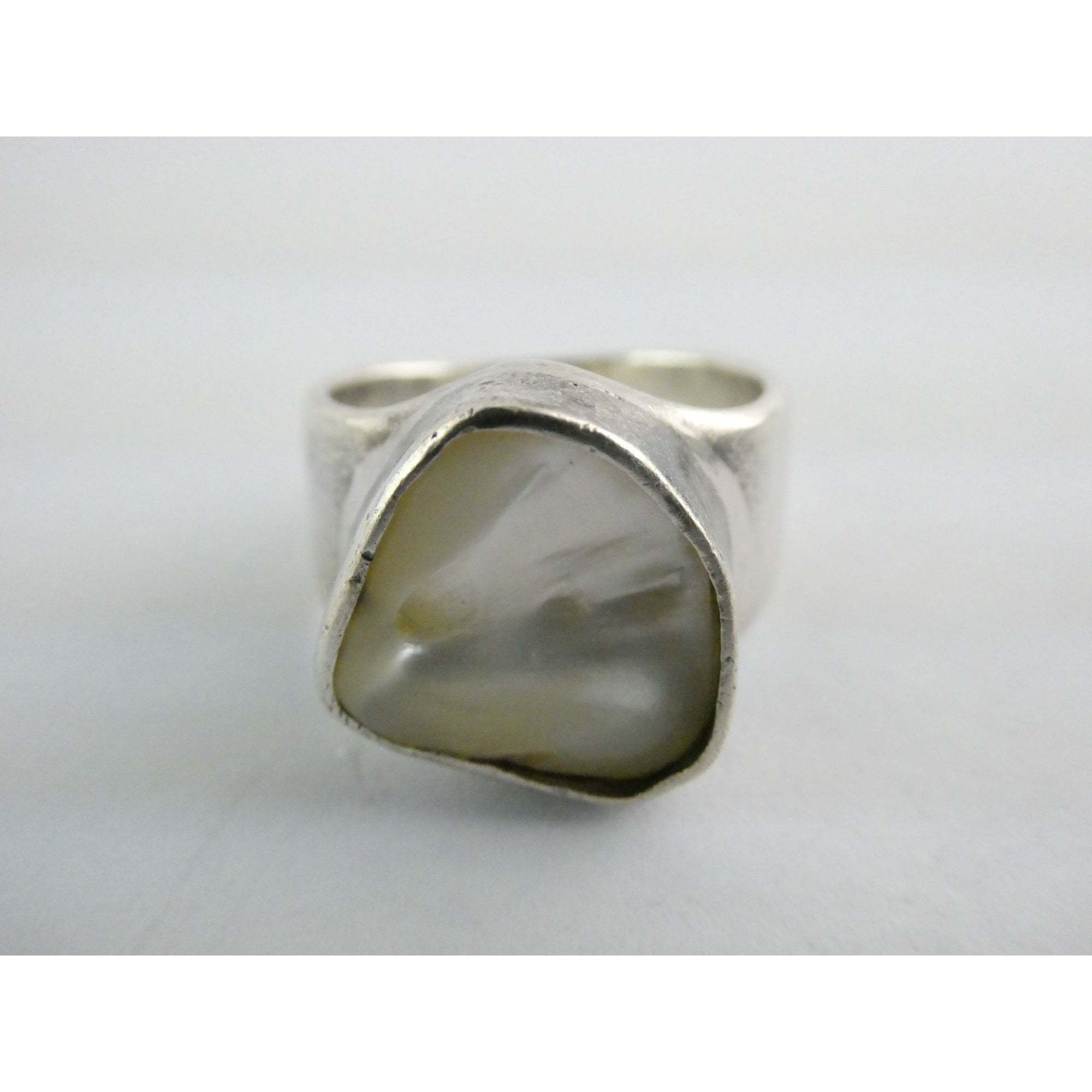 Starborn Sterling Silver Mother of Pearl Shell Statement Ring 7.5 Weighs 9.2g