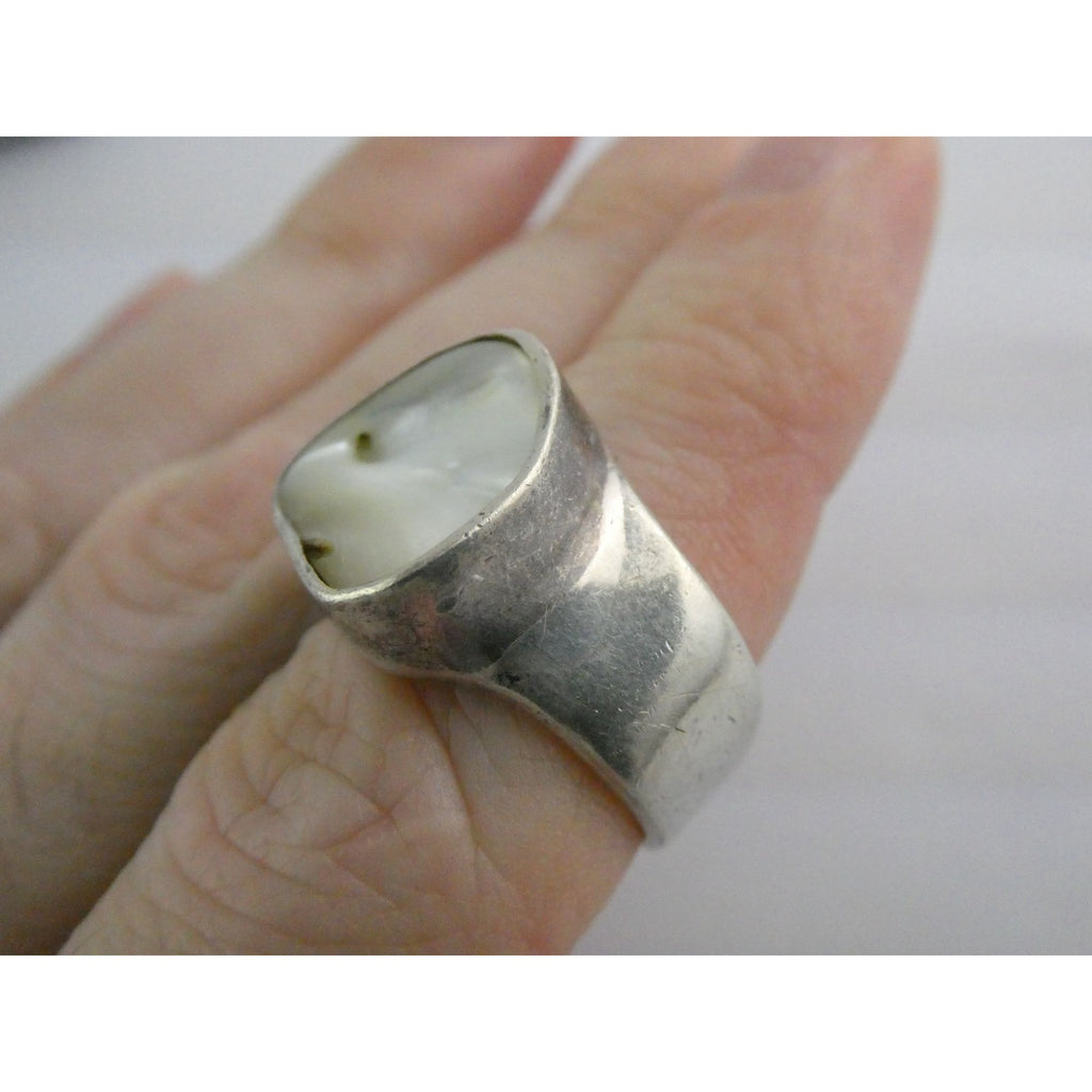 Starborn Sterling Silver Mother of Pearl Shell Statement Ring 7.5 Weighs 9.2g