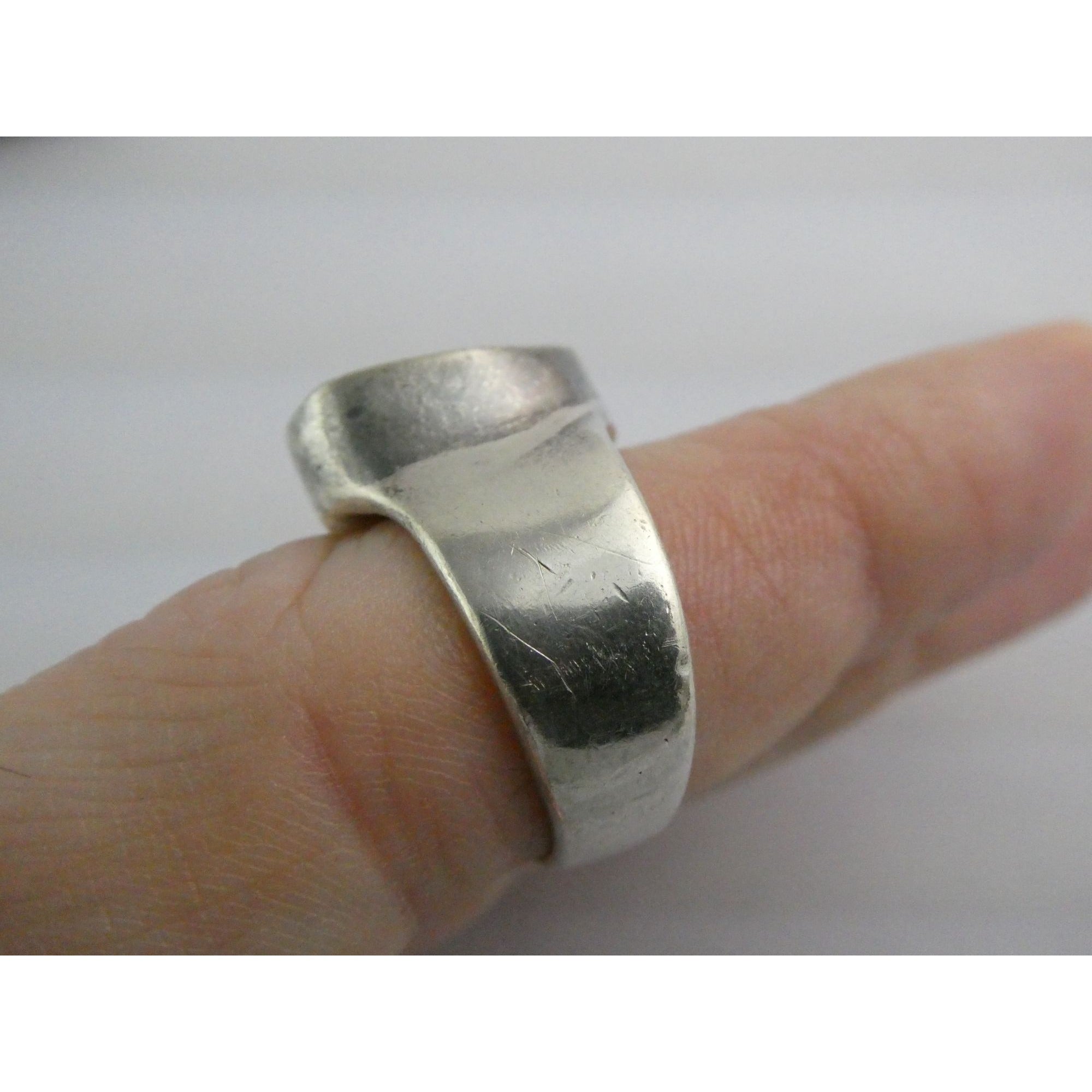 Starborn Sterling Silver Mother of Pearl Shell Statement Ring 7.5 Weighs 9.2g