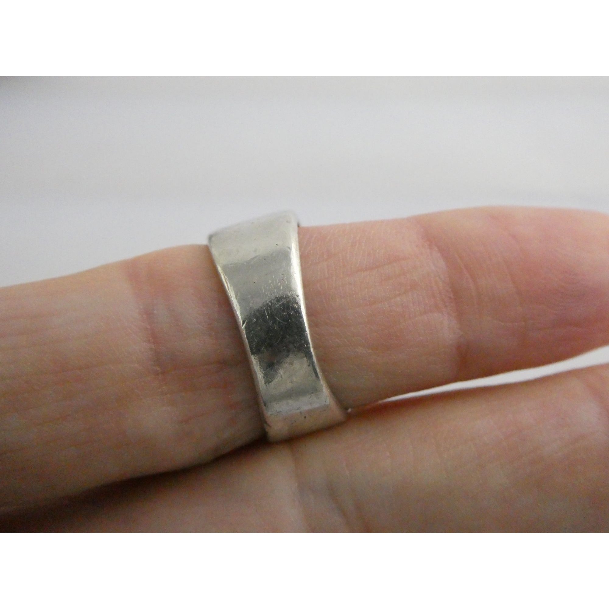 Starborn Sterling Silver Mother of Pearl Shell Statement Ring 7.5 Weighs 9.2g
