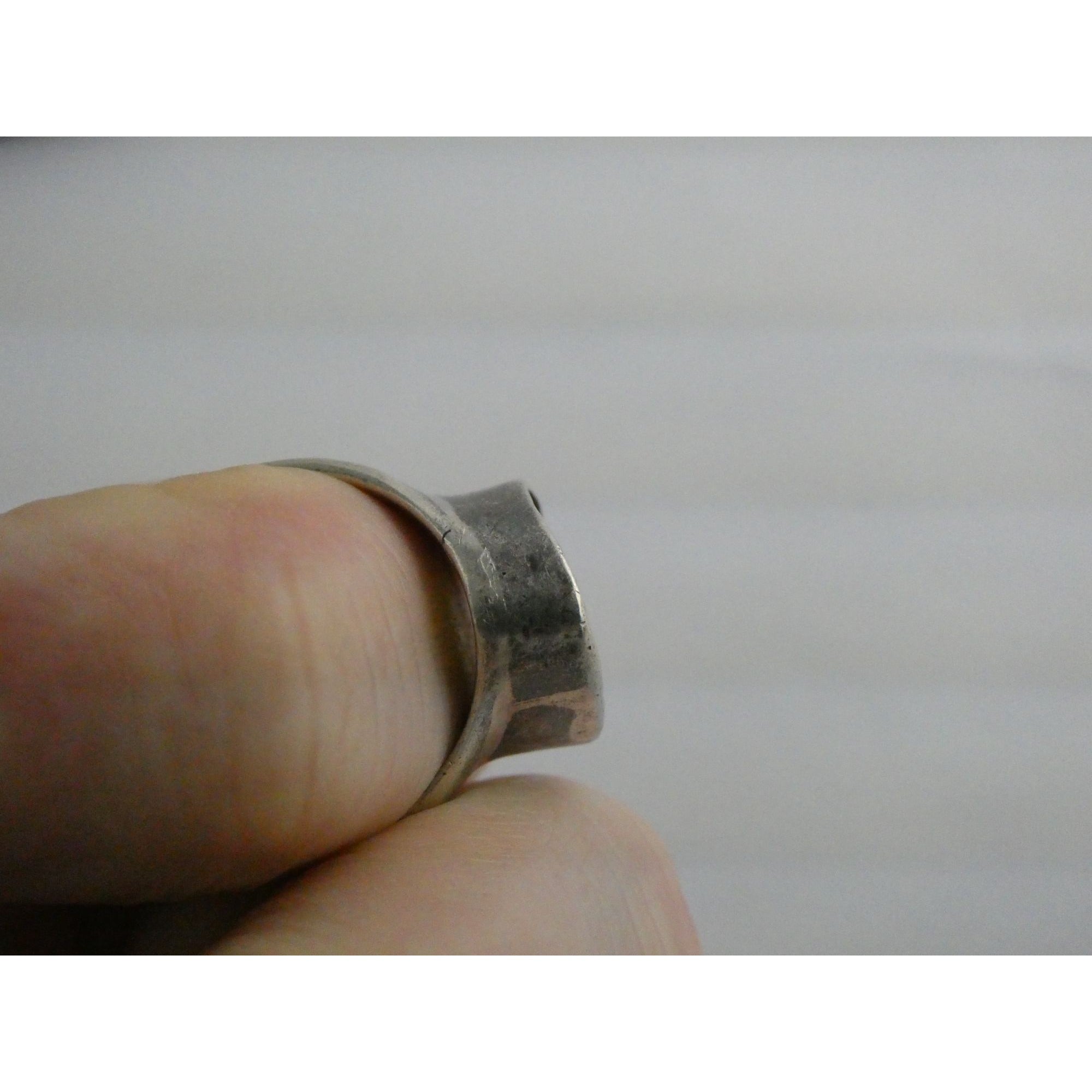 Starborn Sterling Silver Mother of Pearl Shell Statement Ring 7.5 Weighs 9.2g