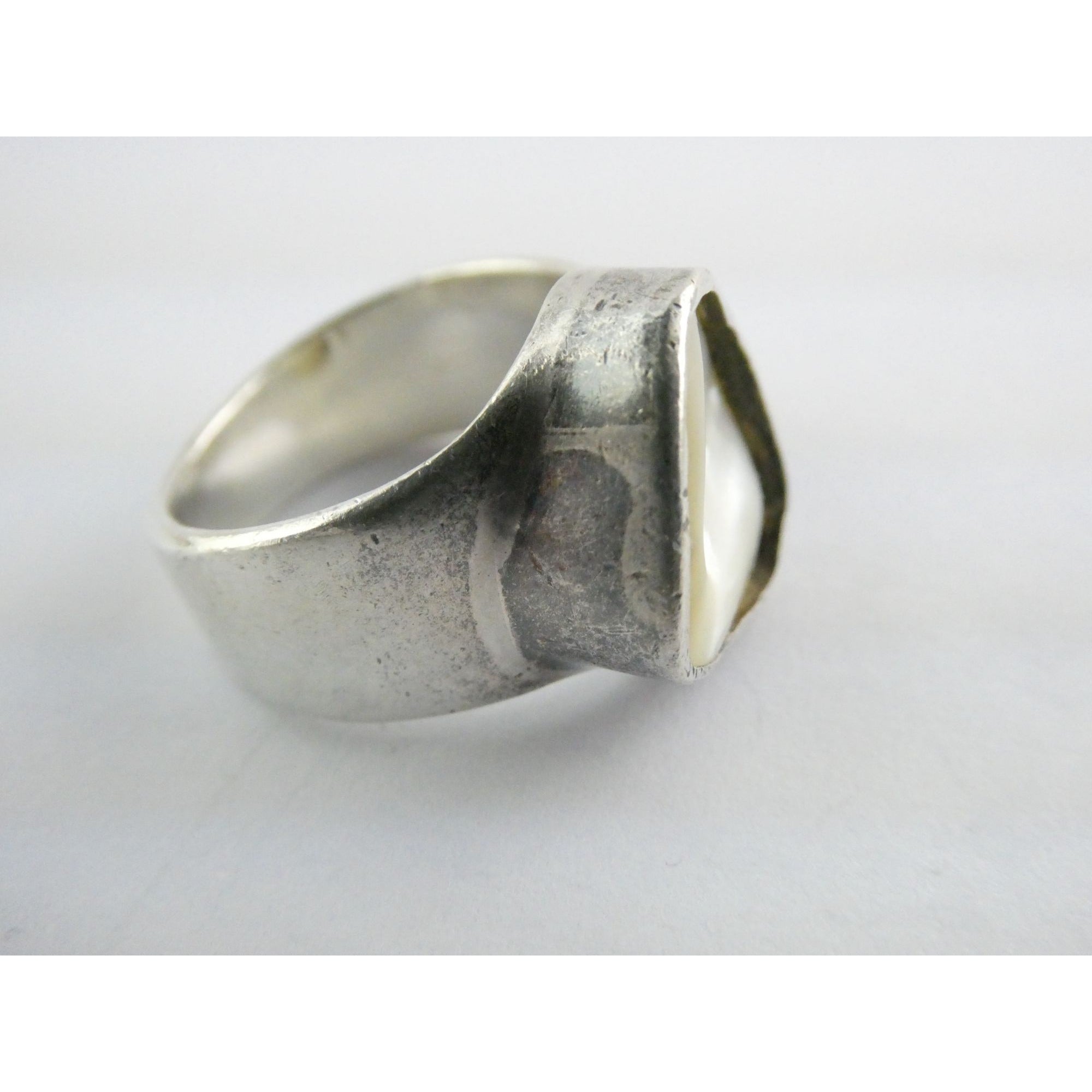 Starborn Sterling Silver Mother of Pearl Shell Statement Ring 7.5 Weighs 9.2g