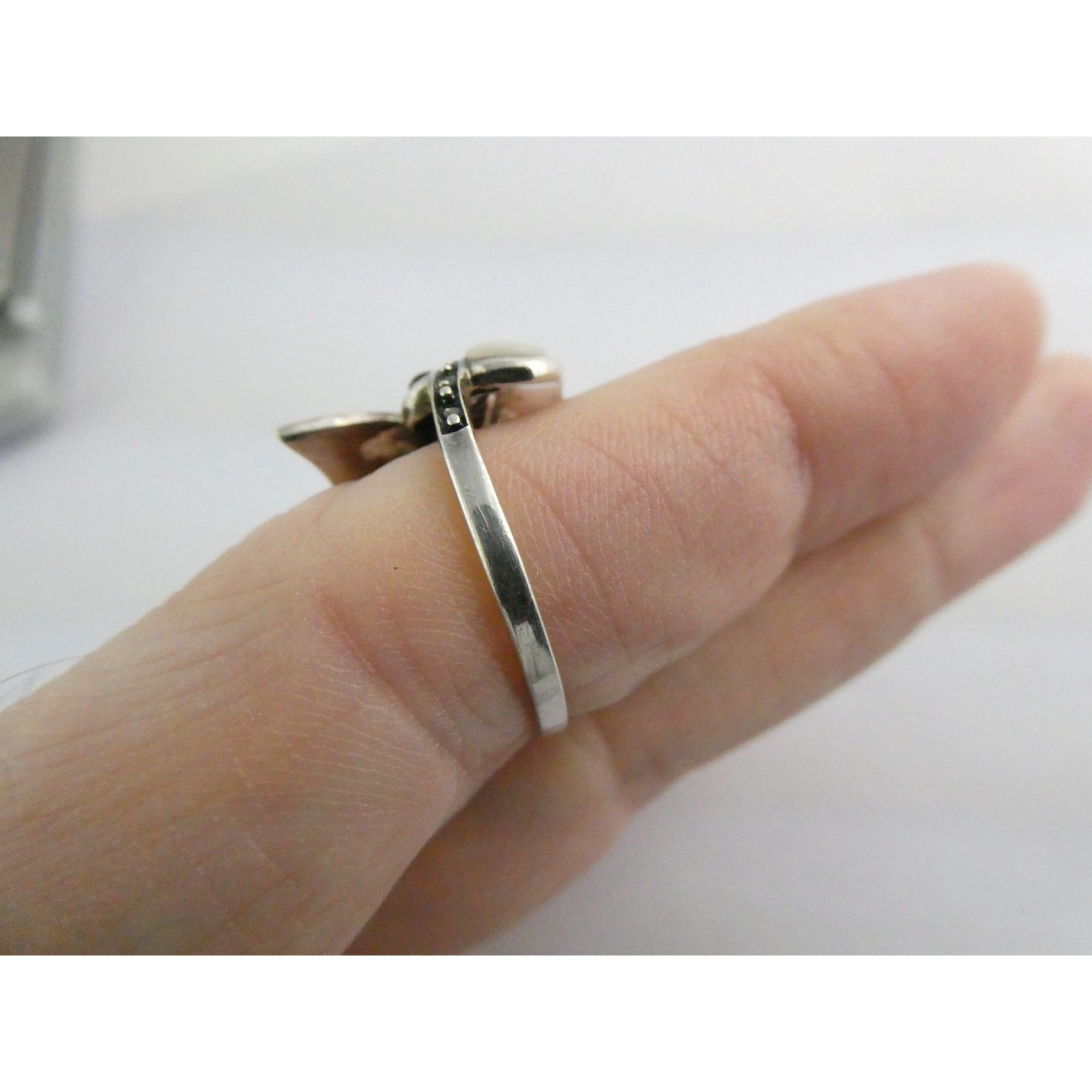 Sterling Silver MOP Shell Black Onyx and Marcasite Leaves Bypass Ring Size 8 4g