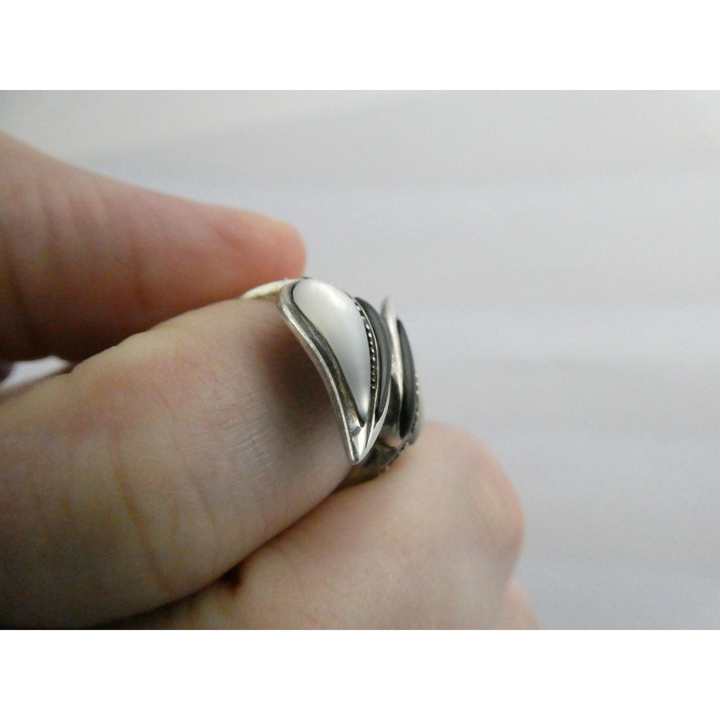 Sterling Silver MOP Shell Black Onyx and Marcasite Leaves Bypass Ring Size 8 4g