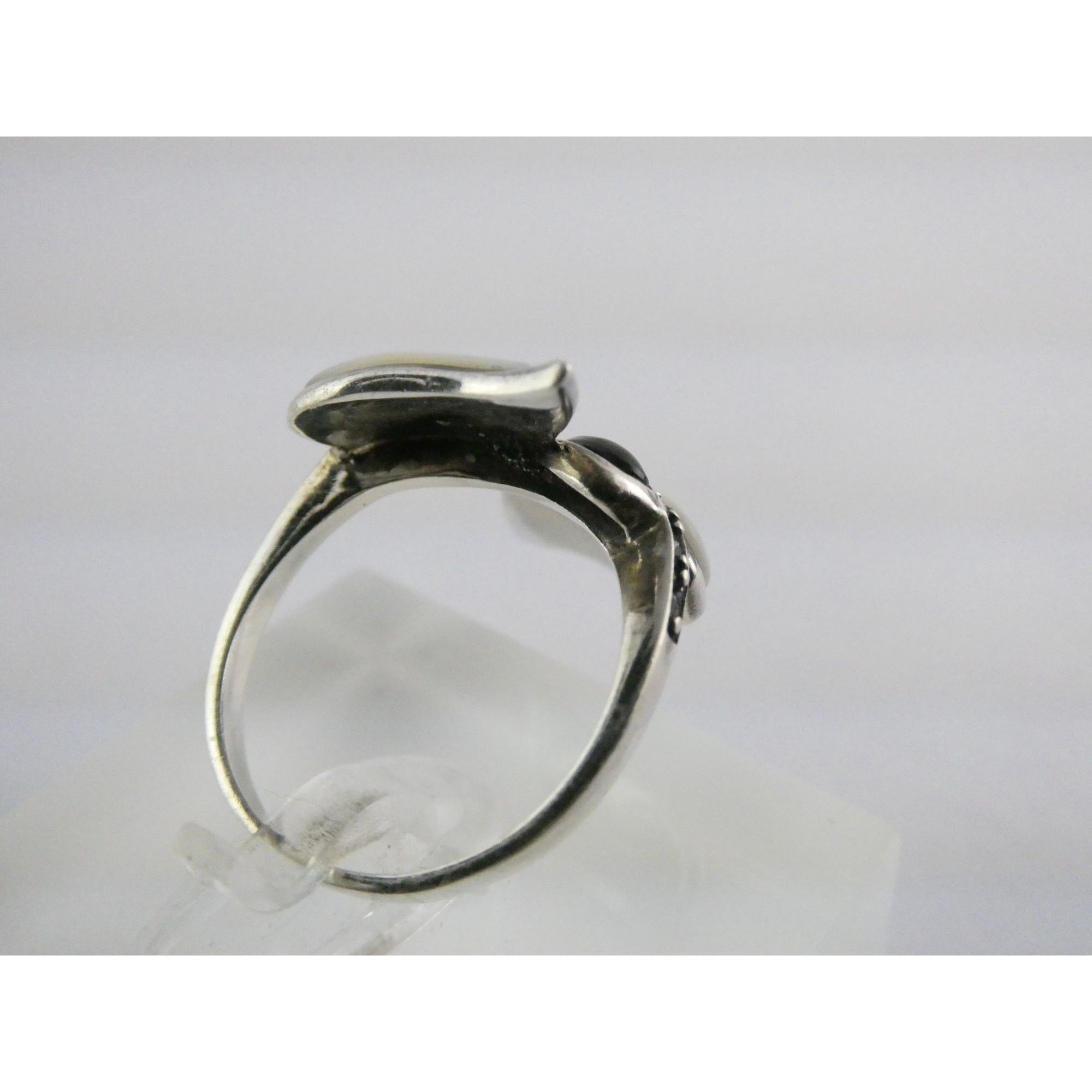 Sterling Silver MOP Shell Black Onyx and Marcasite Leaves Bypass Ring Size 8 4g