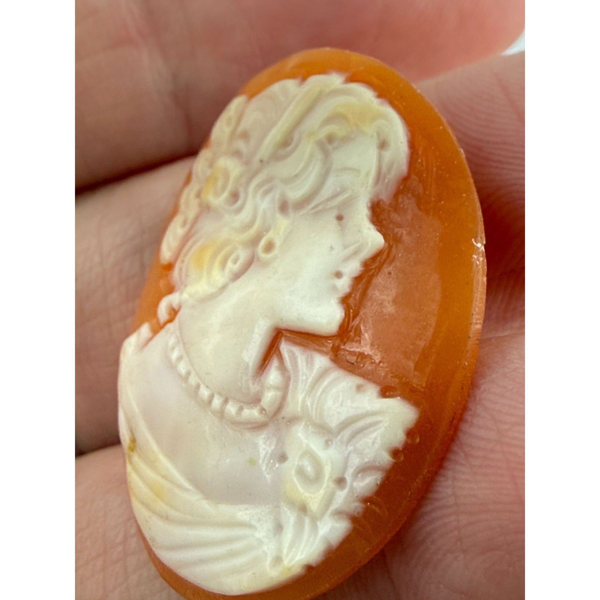 Vintage Loose Hand Carved Shell Cameo Woman Facing Right 29mm x 23mm 2.8g