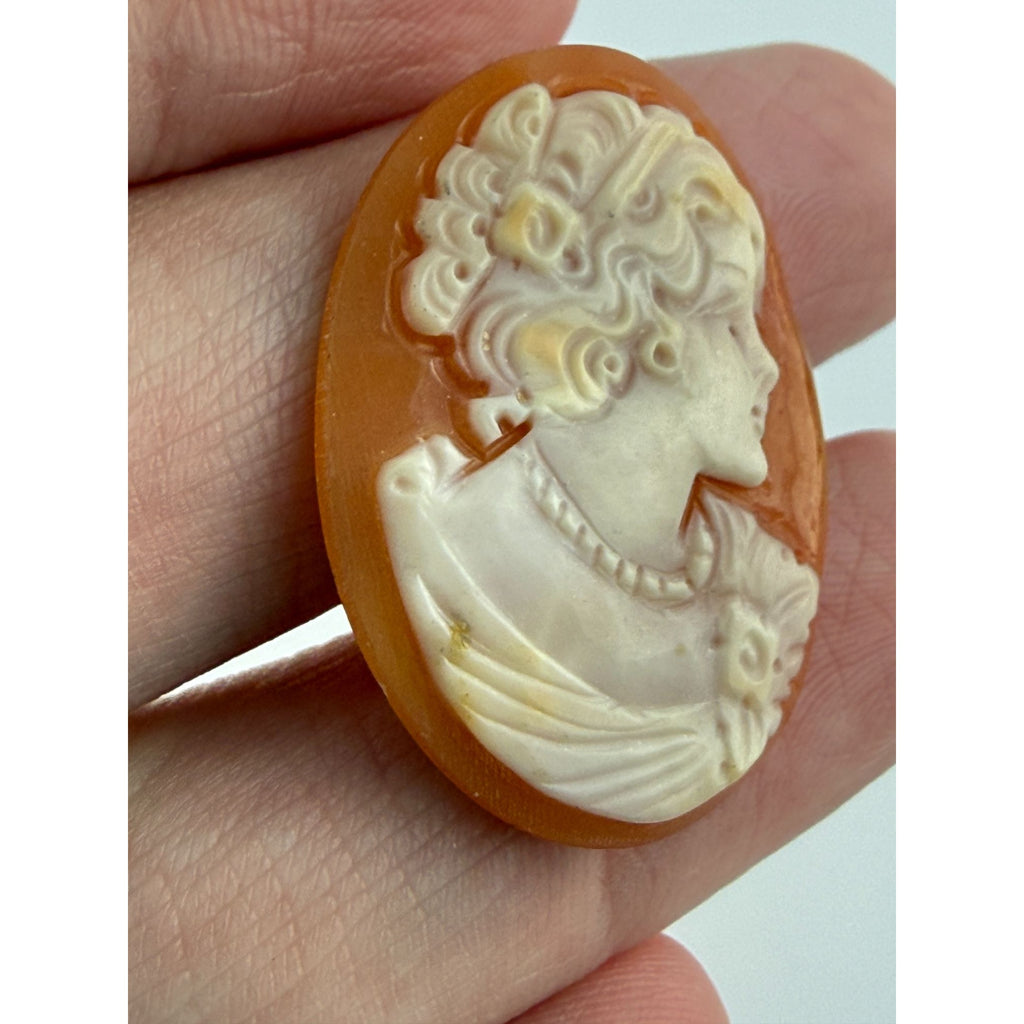 Vintage Loose Hand Carved Shell Cameo Woman Facing Right 29mm x 23mm 2.8g