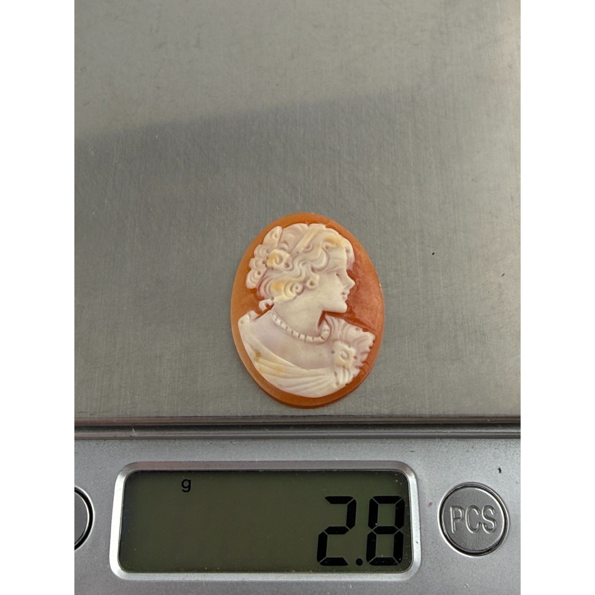 Vintage Loose Hand Carved Shell Cameo Woman Facing Right 29mm x 23mm 2.8g