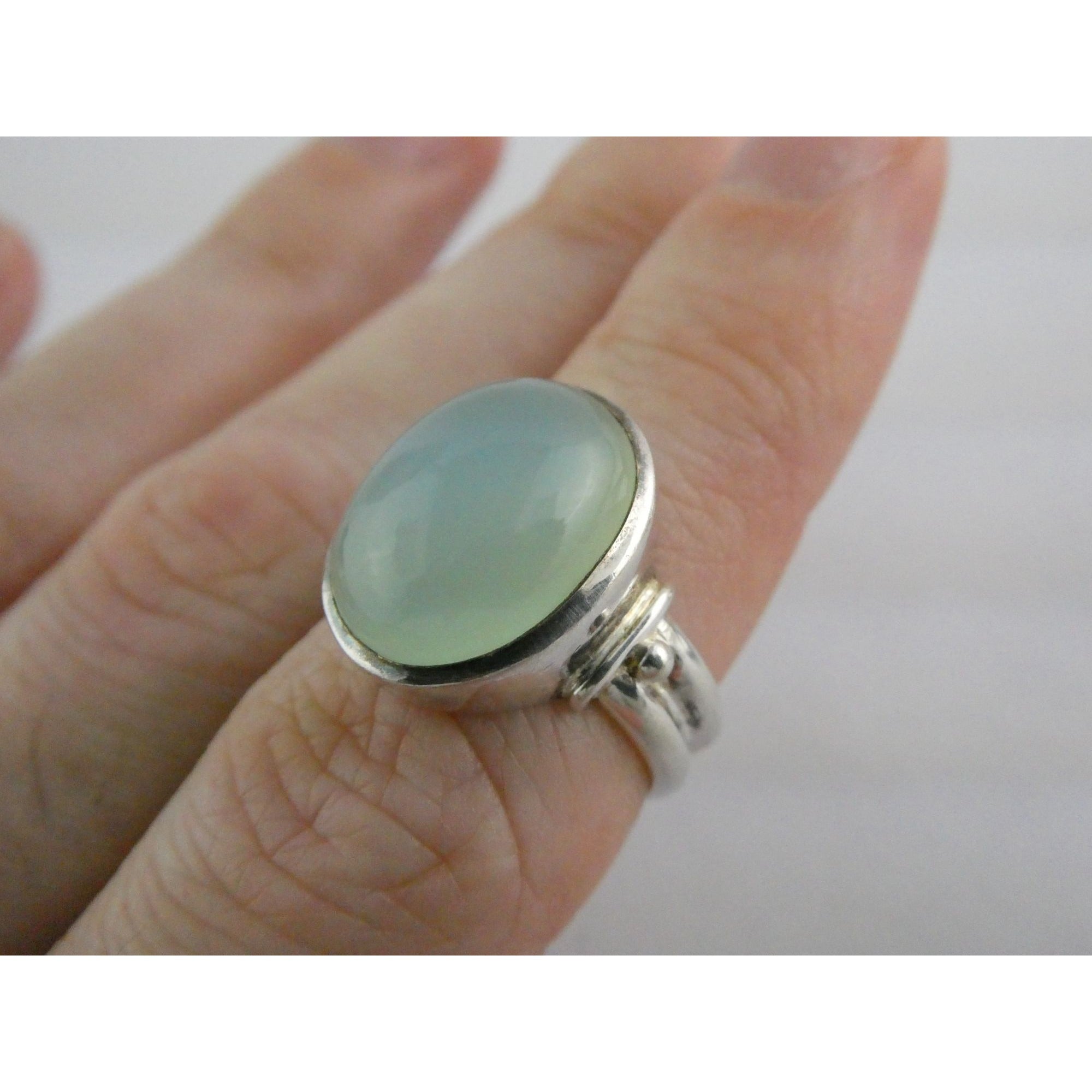 Sterling Silver Seafoam Green Chalcedony Cabochon Ring Size 7.25 Weighs 7.1g