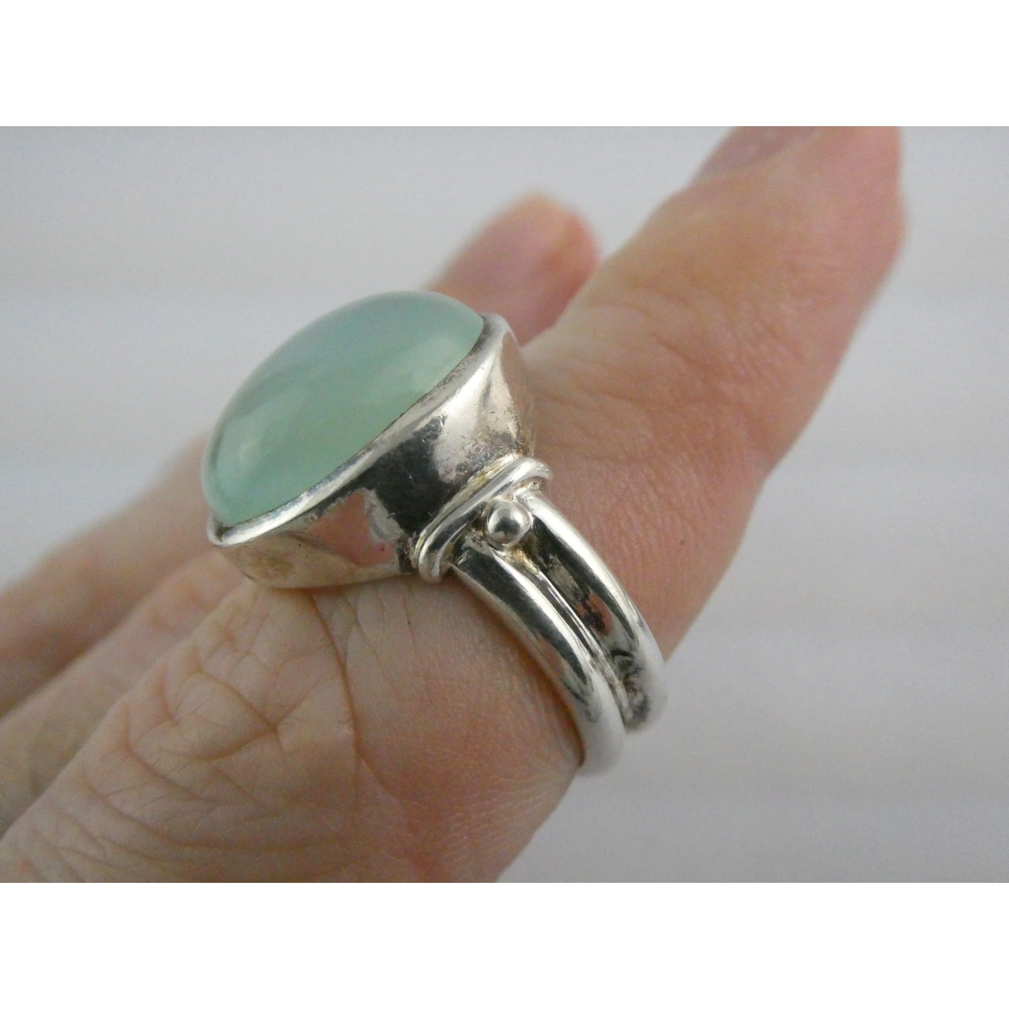 Sterling Silver Seafoam Green Chalcedony Cabochon Ring Size 7.25 Weighs 7.1g