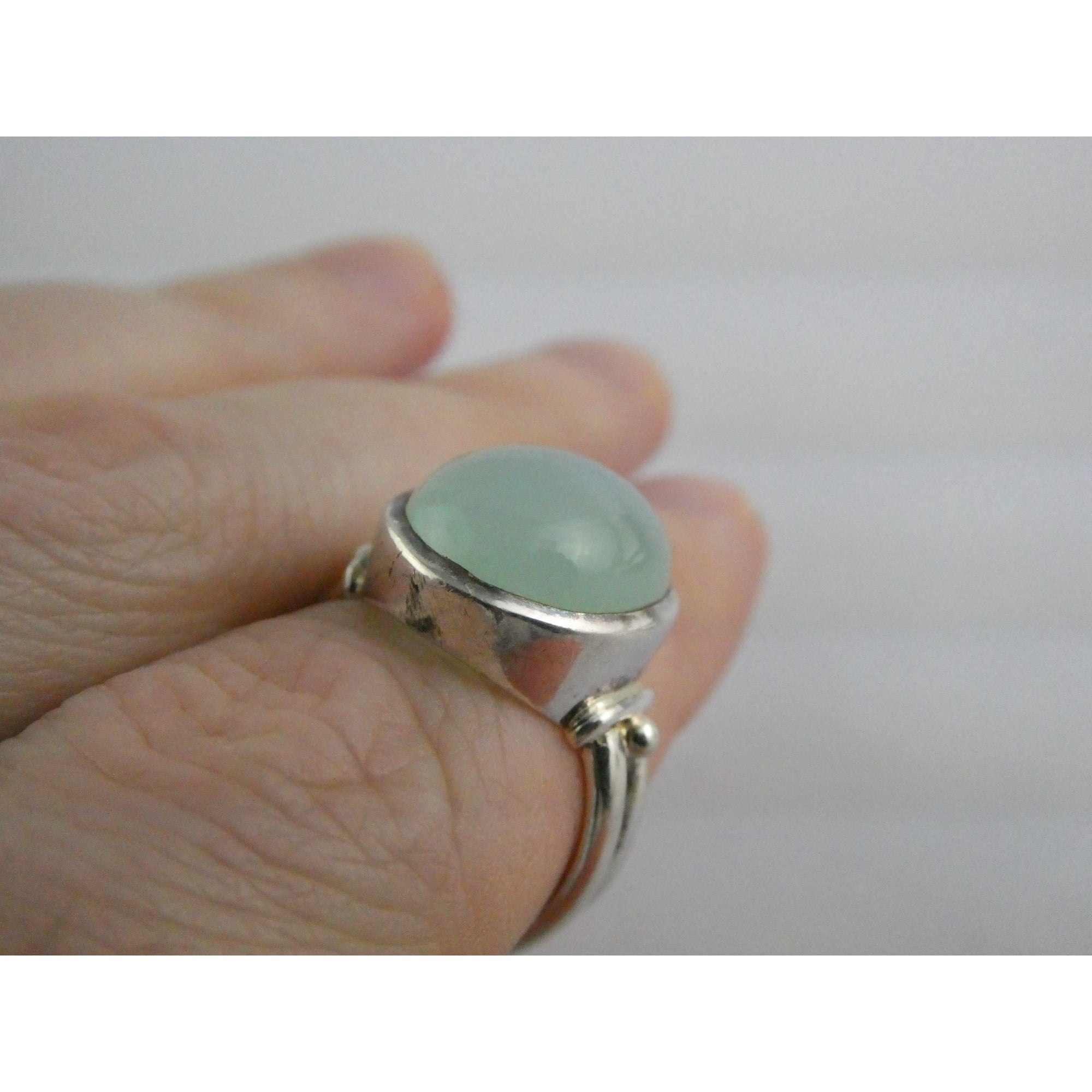 Sterling Silver Seafoam Green Chalcedony Cabochon Ring Size 7.25 Weighs 7.1g
