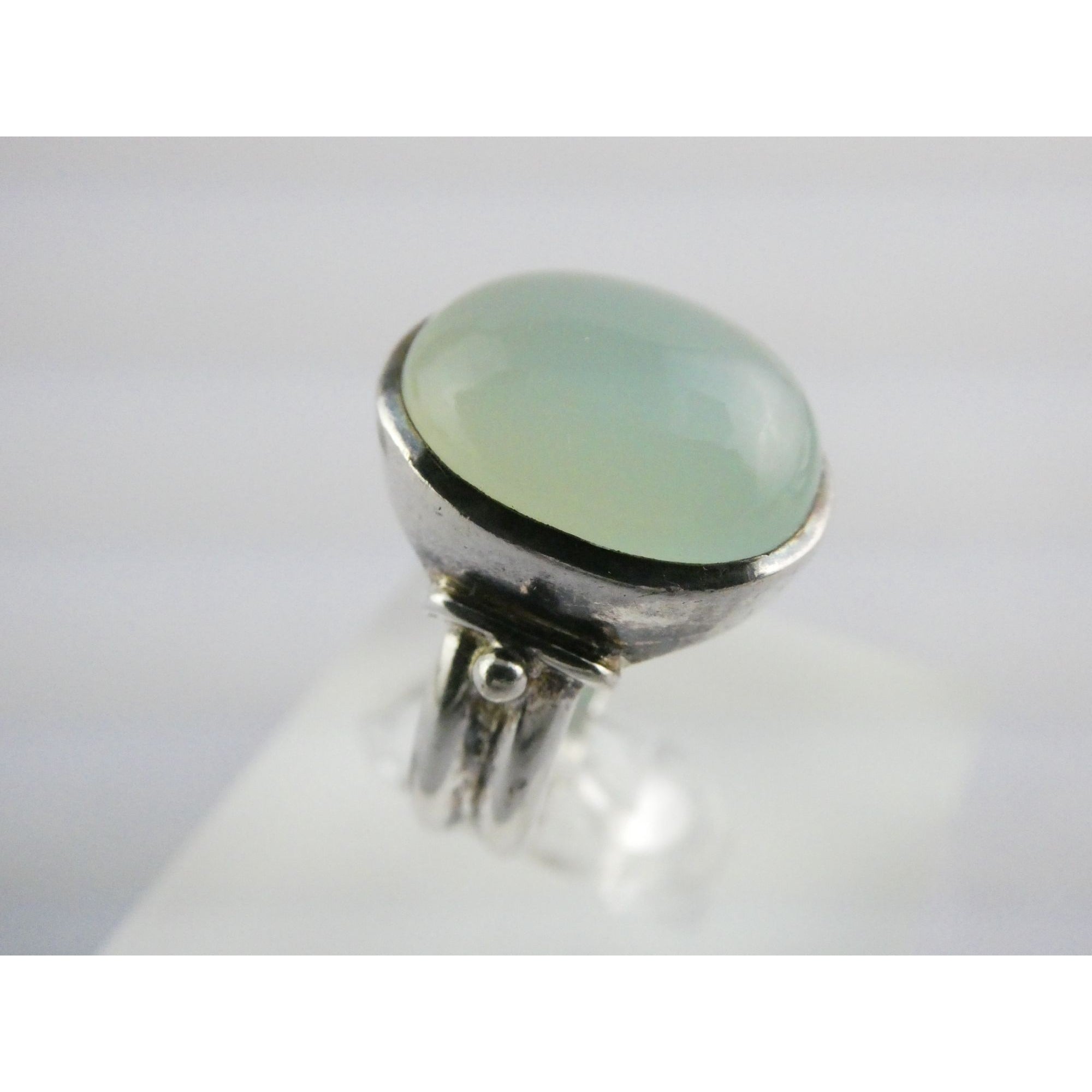 Sterling Silver Seafoam Green Chalcedony Cabochon Ring Size 7.25 Weighs 7.1g