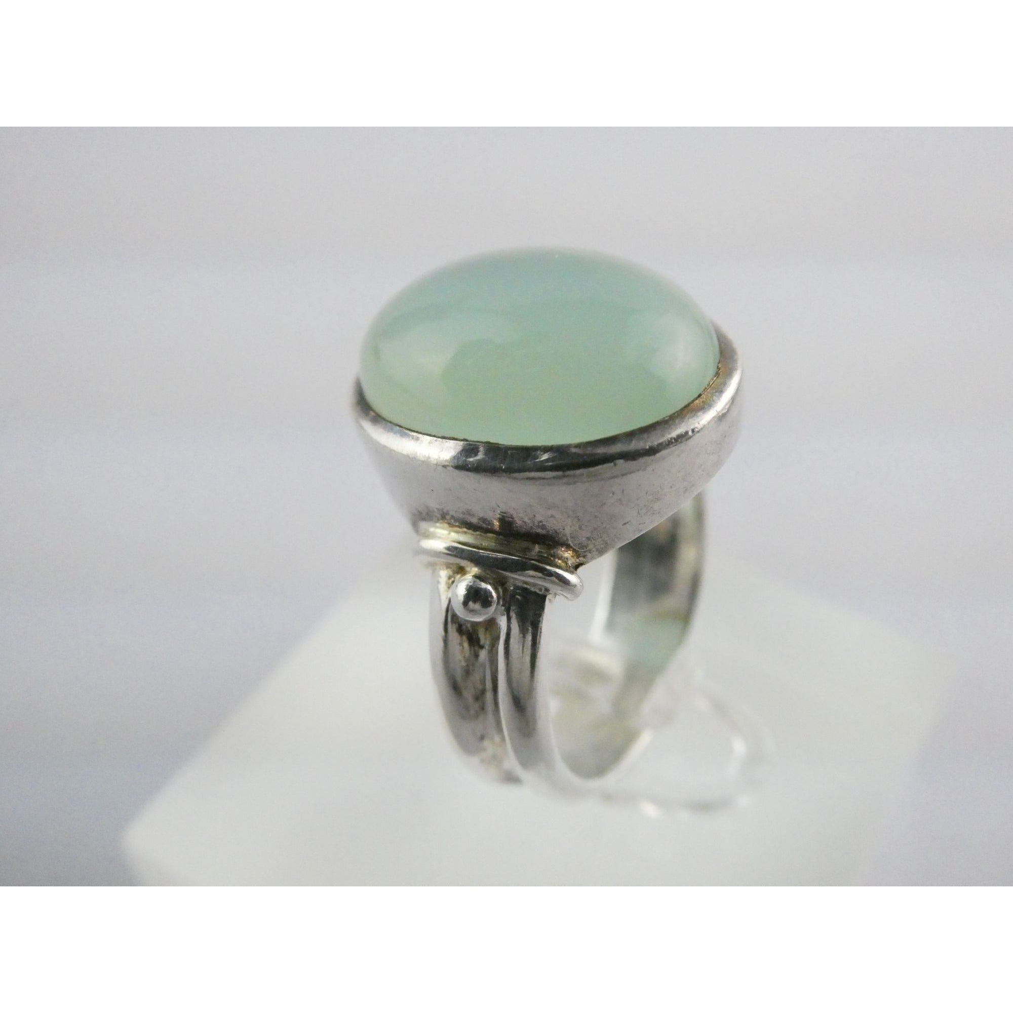 Sterling Silver Seafoam Green Chalcedony Cabochon Ring Size 7.25 Weighs 7.1g