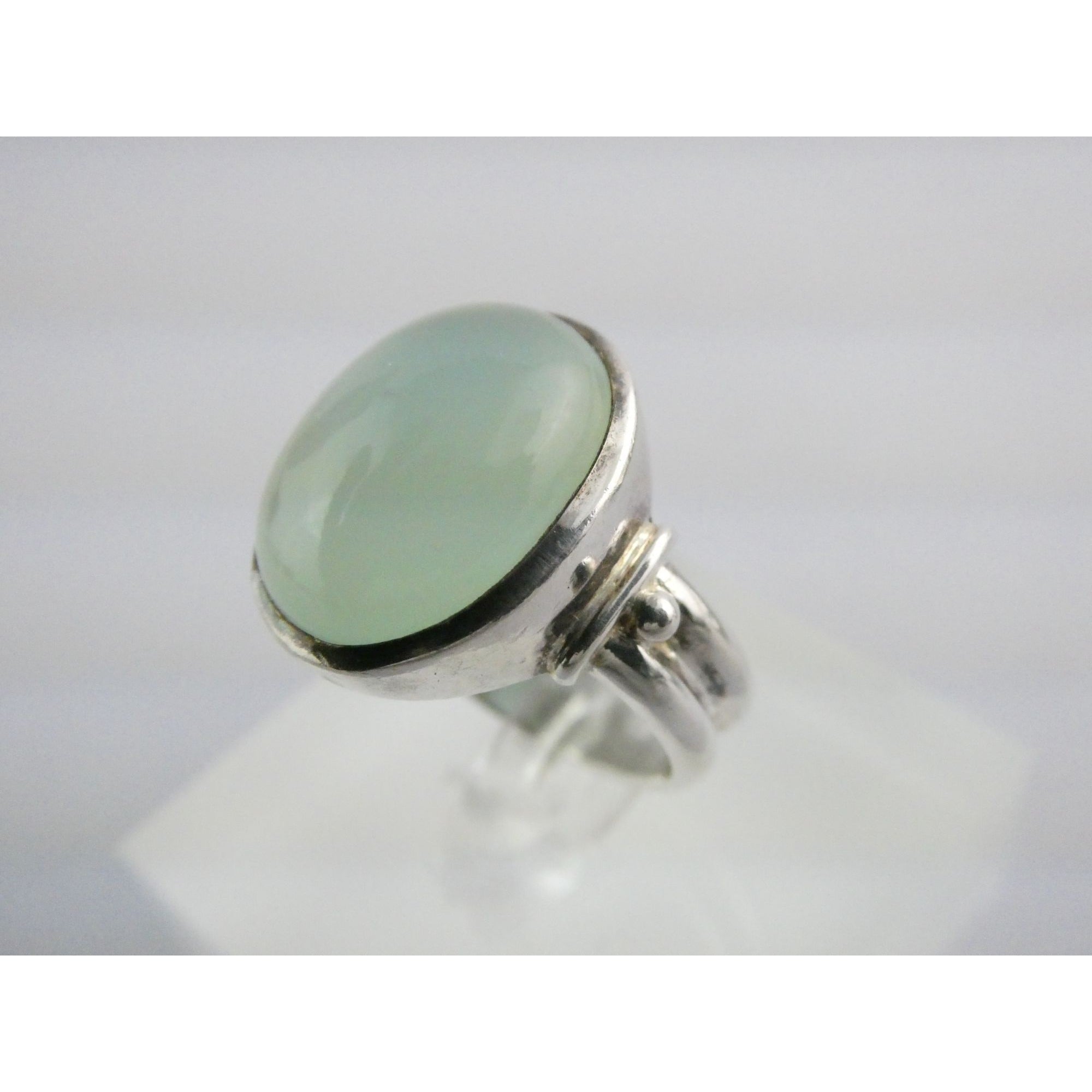 Sterling Silver Seafoam Green Chalcedony Cabochon Ring Size 7.25 Weighs 7.1g
