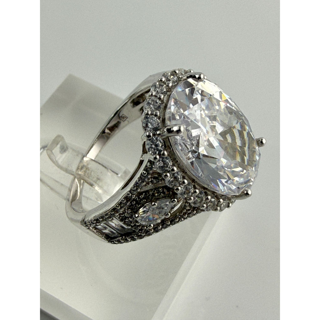 STS Sterling Silver White Crystal Encrusted Cocktail Ring Size 10 Weighs 9.4g