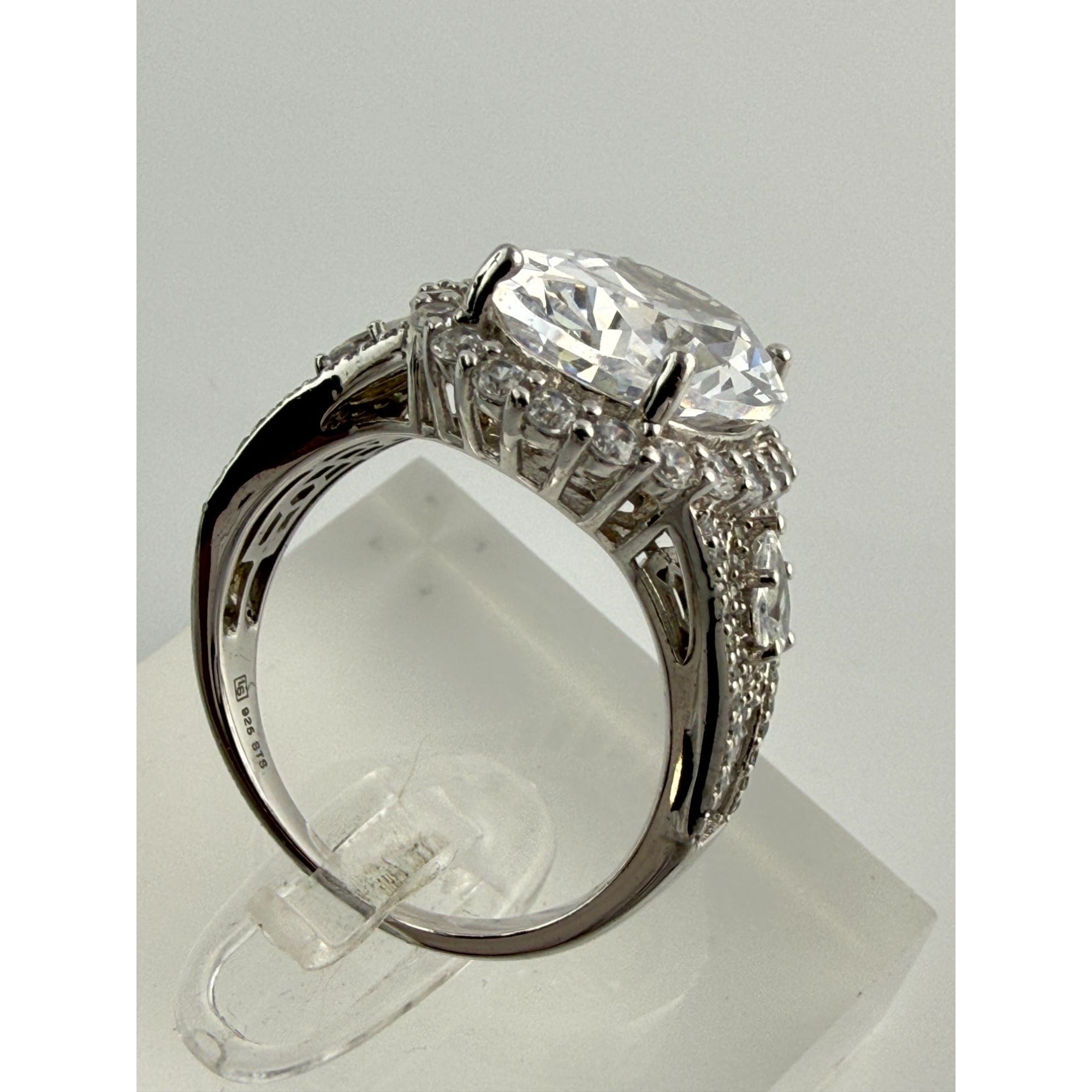 STS Sterling Silver White Crystal Encrusted Cocktail Ring Size 10 Weighs 9.4g