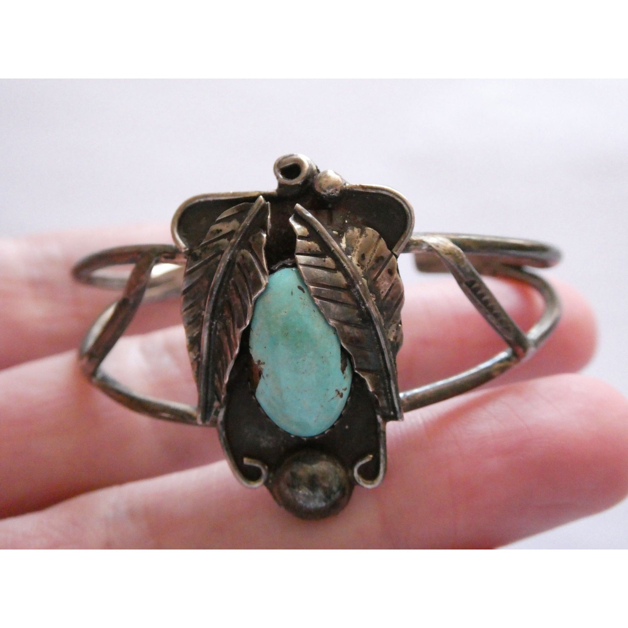 Southwestern Unmarked Sterling Silver Turquoise Leaves Cuff Bracelet 5.75 In 16g