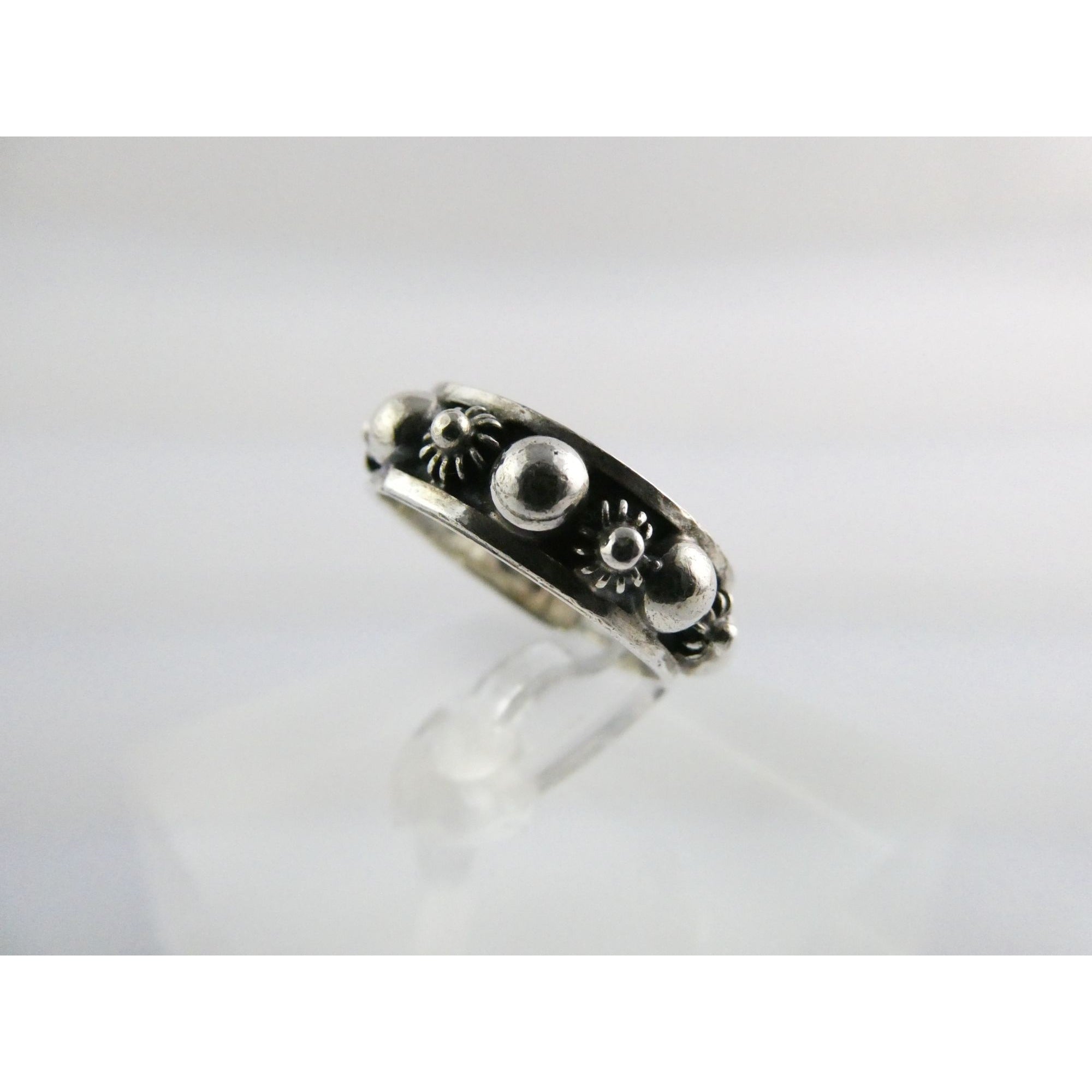 Vintage Taxco Mexico Sterling Silver Dot Design Band Ring Size 6.5 3.1g Weight
